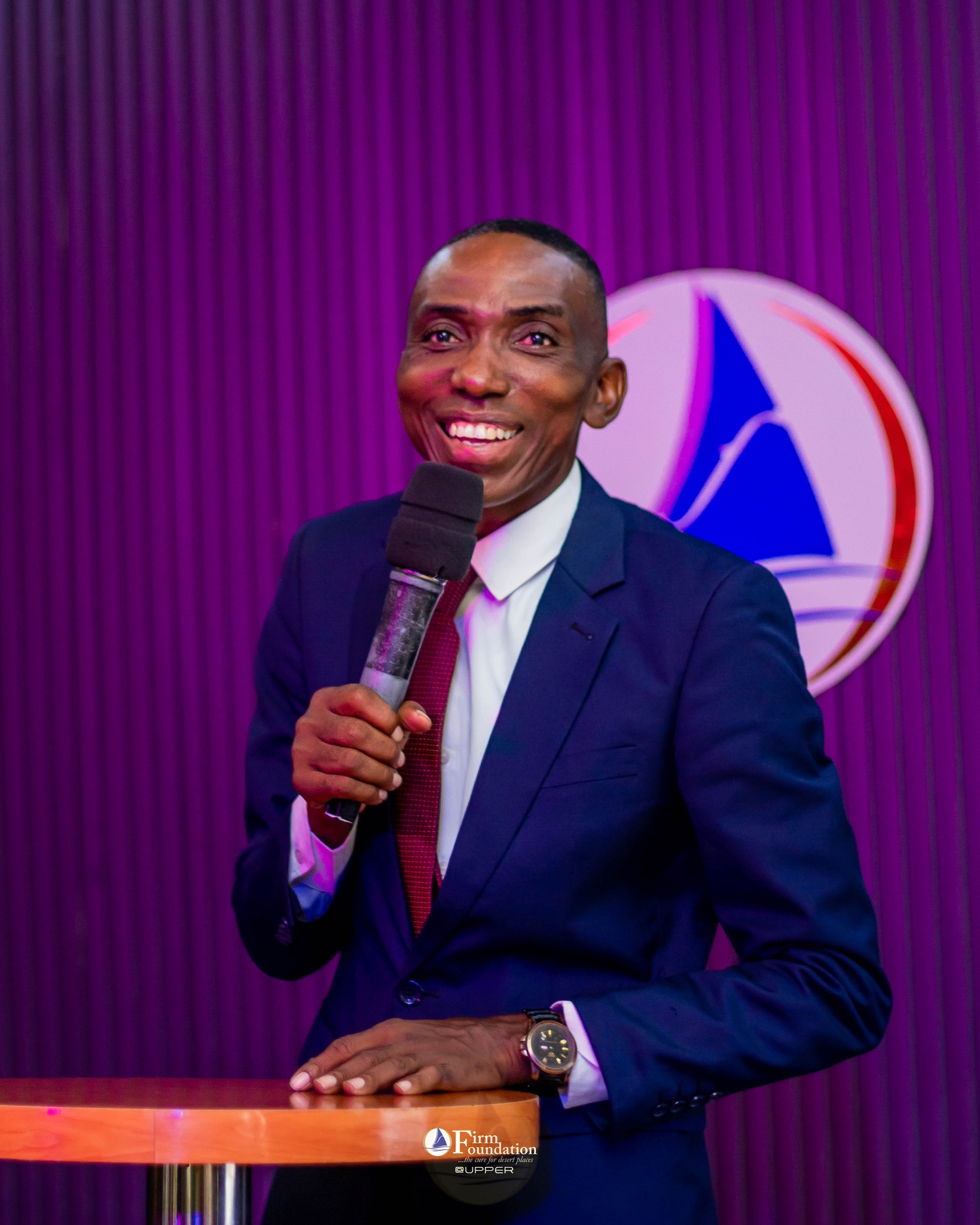 Pastor Praise Ajor ministering
